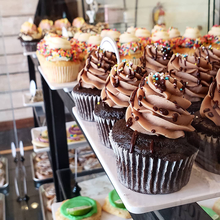 cupcakes at sprinkles of joy bakery in newberg oregon
